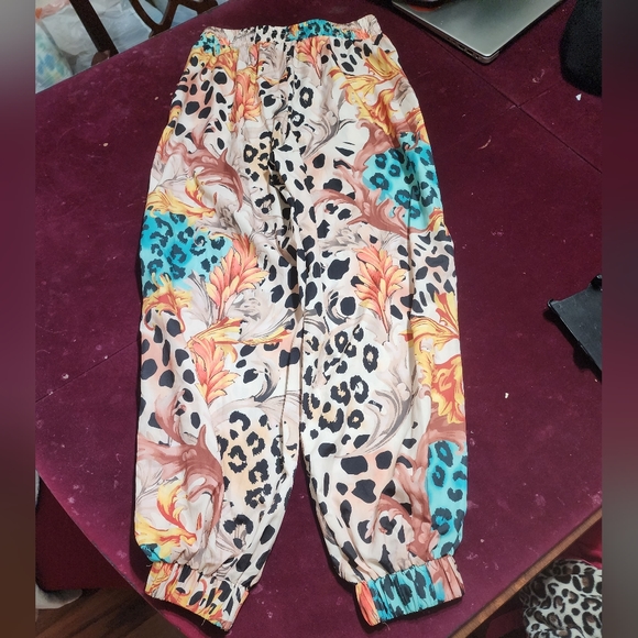 NWOT ... Leopard 🐆 Print joggers Pants - Picture 7 of 8